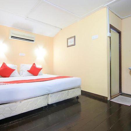 Ombak Inn Chalet Kampung Teluk Nipah Exterior photo