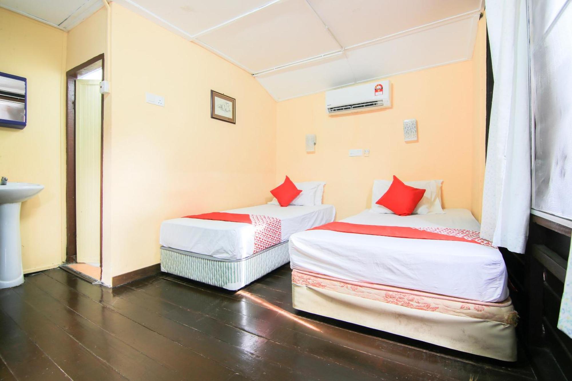 Ombak Inn Chalet Kampung Teluk Nipah Exterior photo