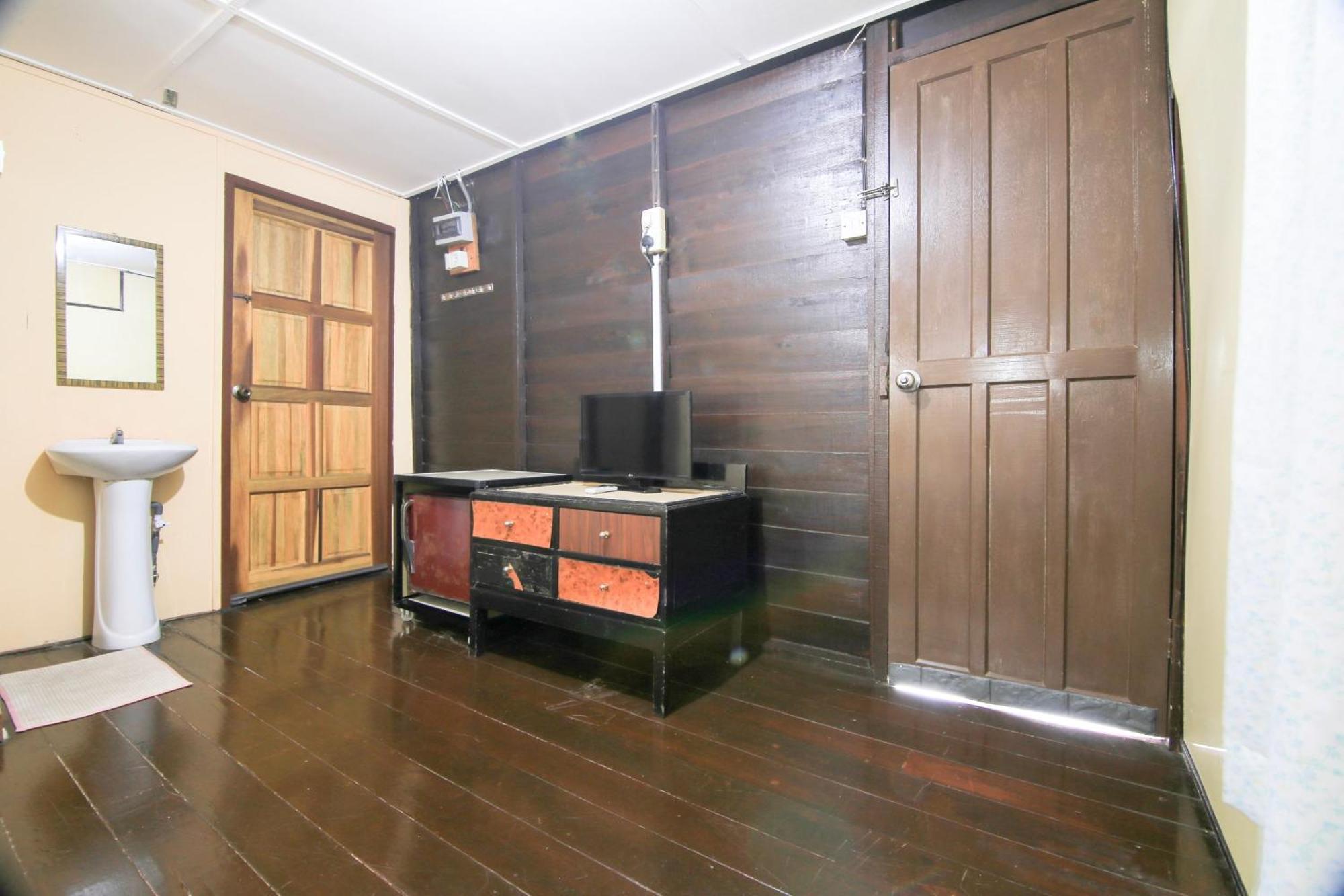 Ombak Inn Chalet Kampung Teluk Nipah Exterior photo